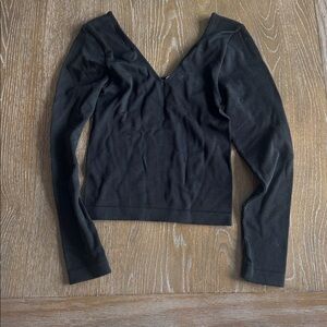 Black Long Sleeve V-Neck Top